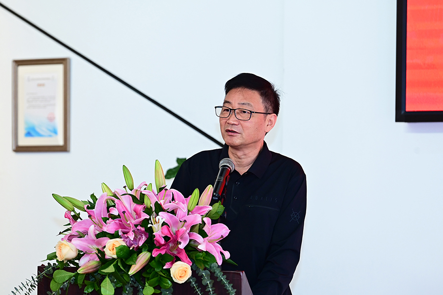 5、館校合作高校代表：國務(wù)院學(xué)位委員會美術(shù)學(xué)學(xué)科評議組成員、廈門大學(xué)藝術(shù)學(xué)院院長 劉赦為展覽開幕式致辭.JPG